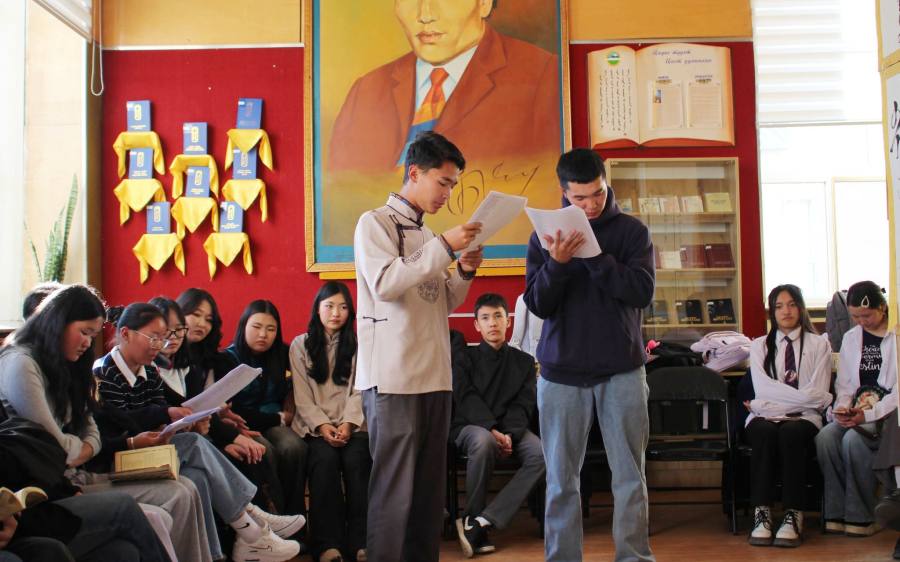 “Монголын нууц товчоо”-г уншиж, түүхэн үйл явдлыг хэлэлцэж байна